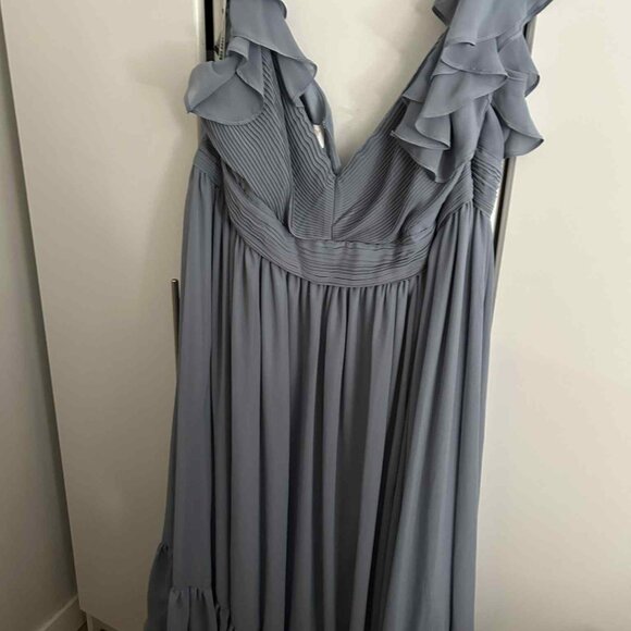 Flirty midi dress with flutter sleeves- plus size - Picture 5 of 8